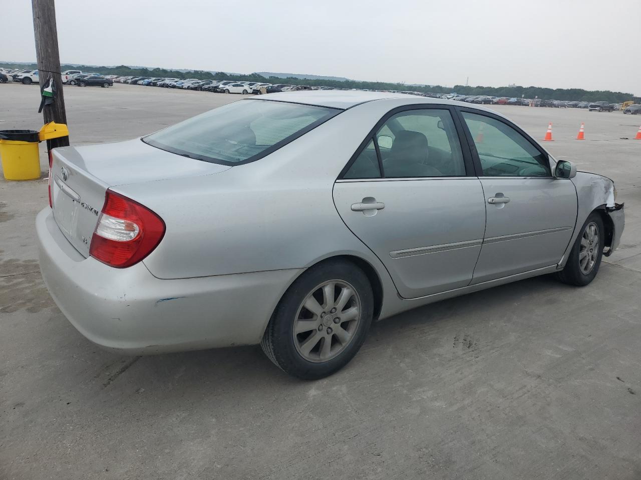 4T1BF30K22U529693 2002 Toyota Camry Le