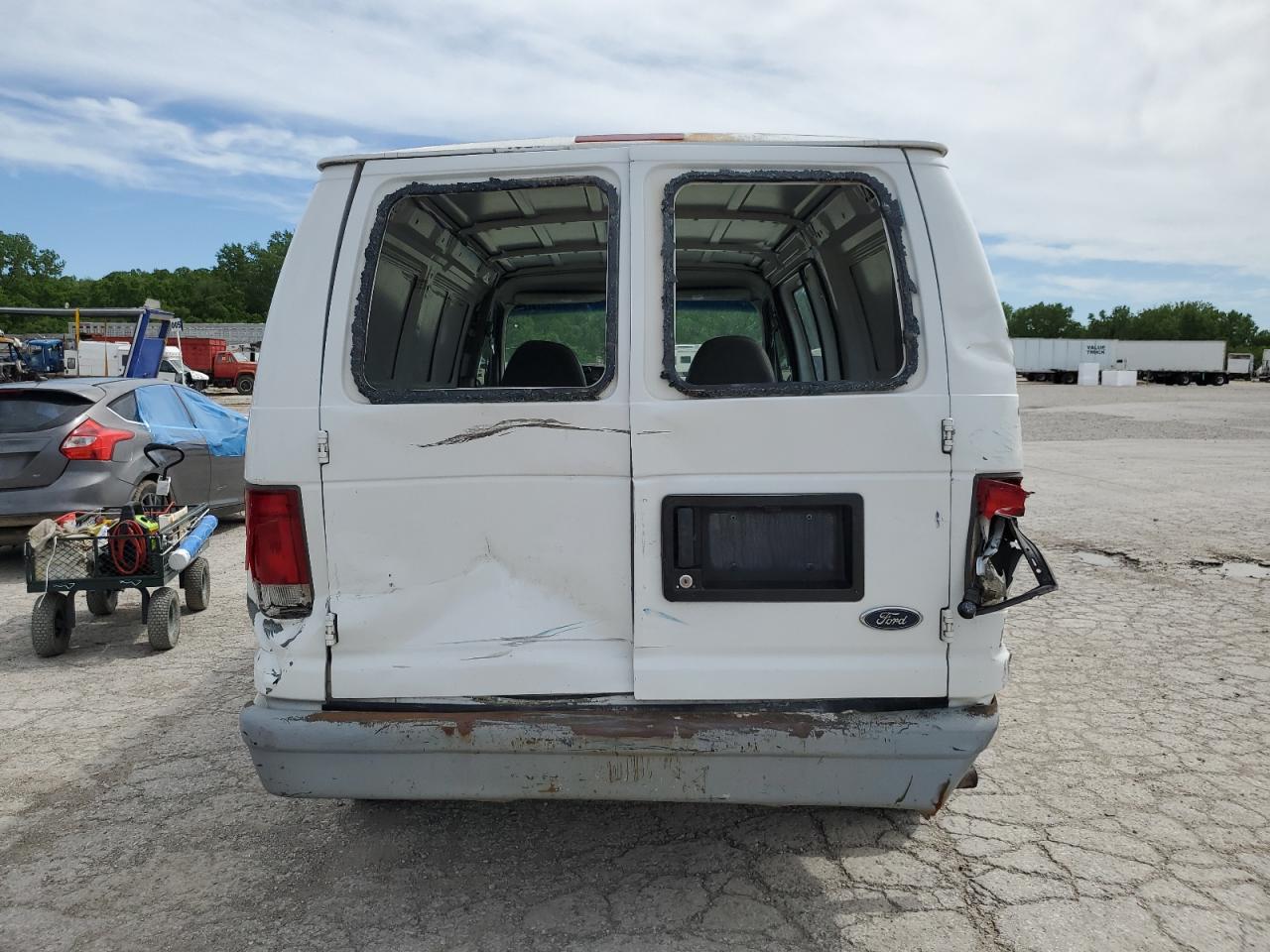 1FTRE1425WHC15393 1998 Ford Econoline E150 Van