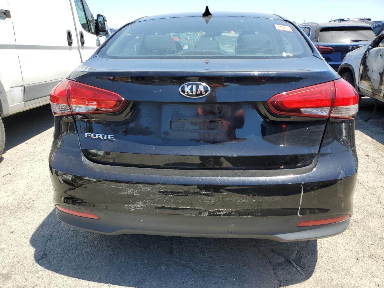 3KPFK4A7XHE118647 2017 Kia Forte Lx