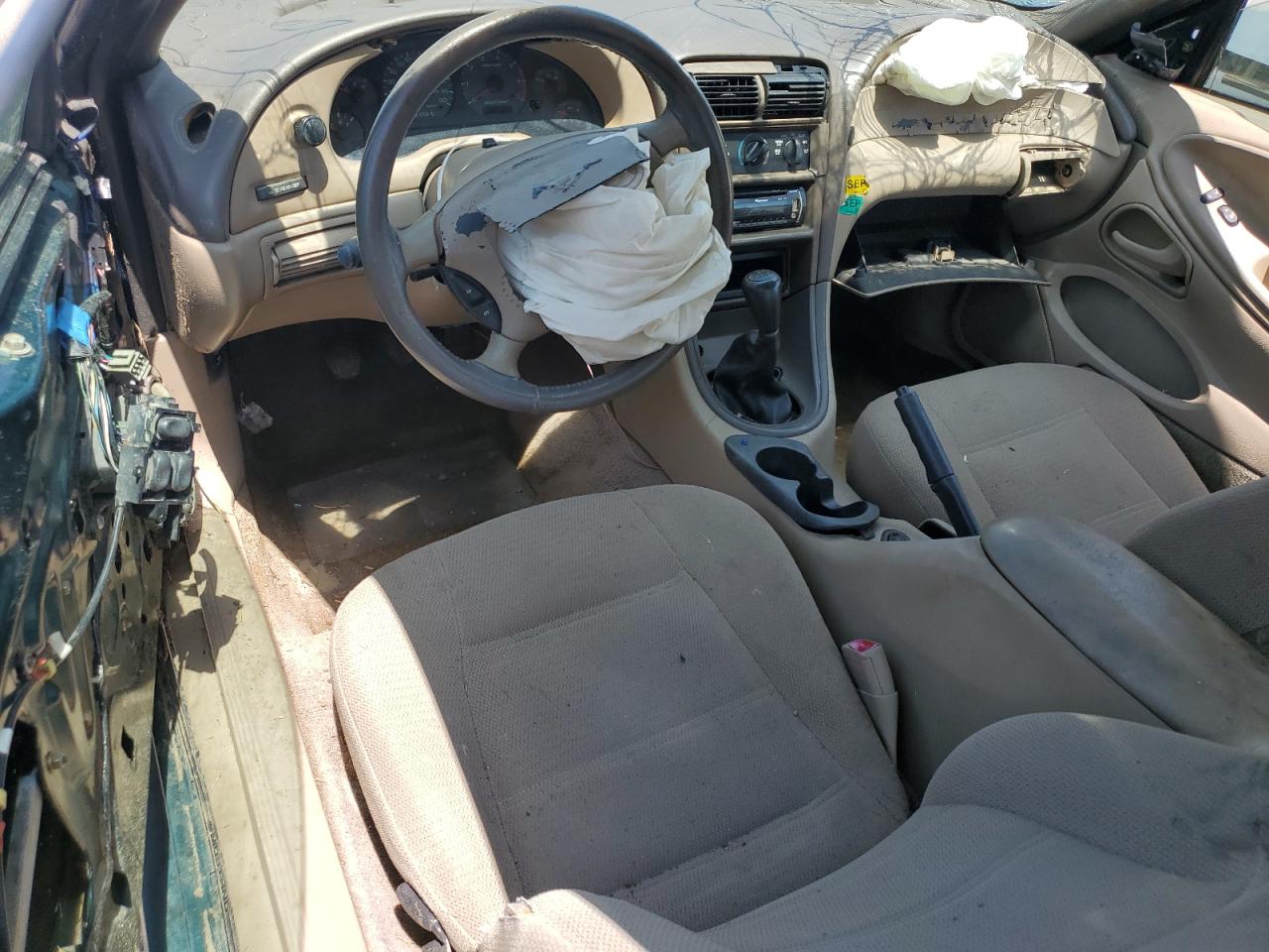 1FAFP4049YF260945 2000 Ford Mustang