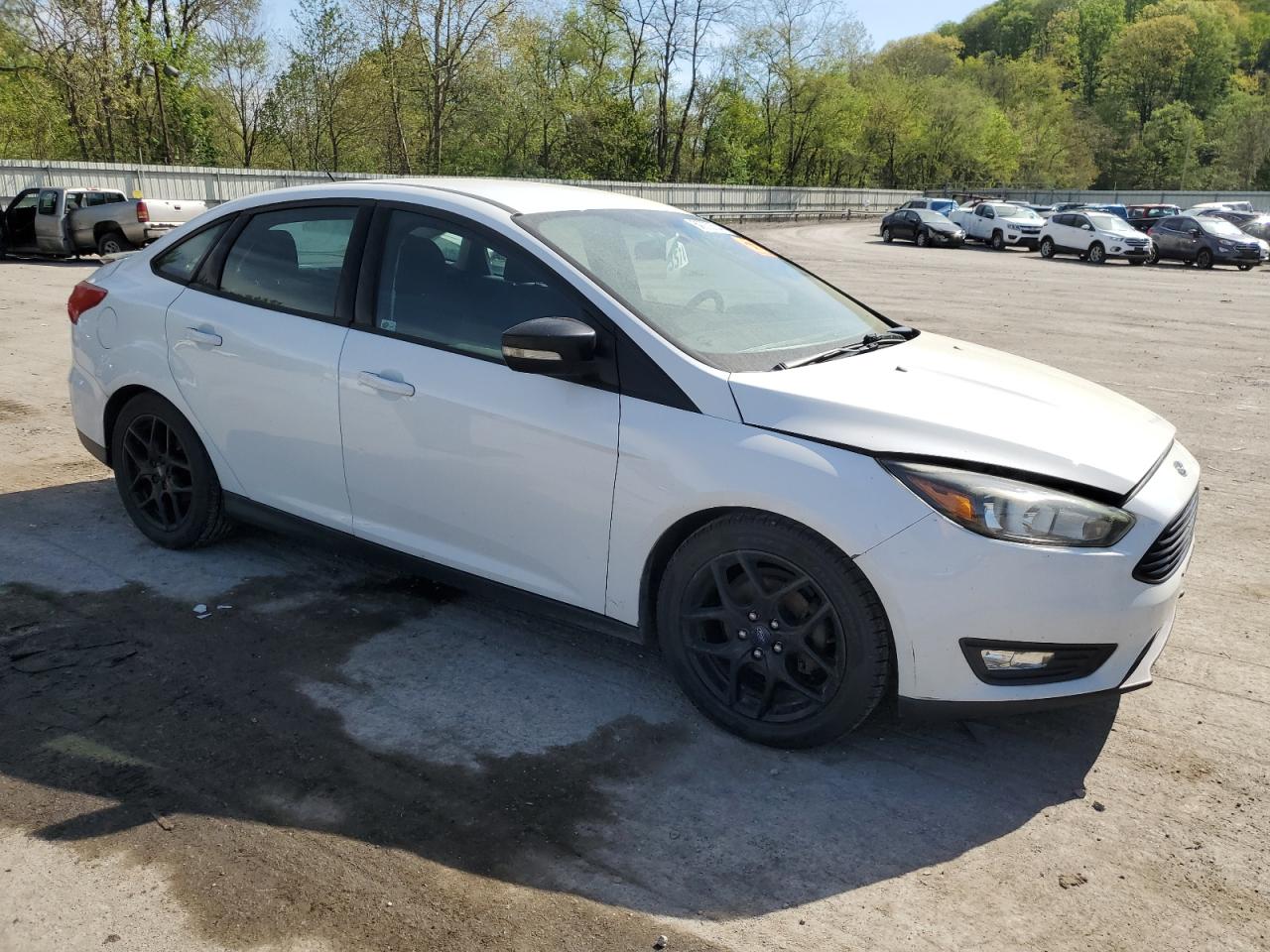 2016 Ford Focus Se vin: 1FADP3F24GL316541