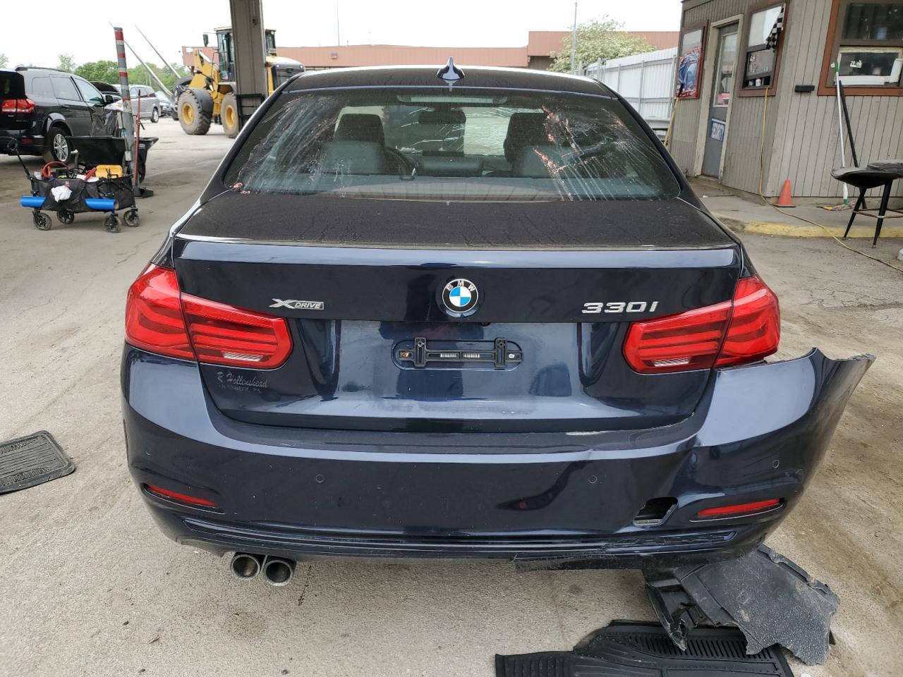 2017 BMW 330 Xi vin: WBA8D9G52HNU60365