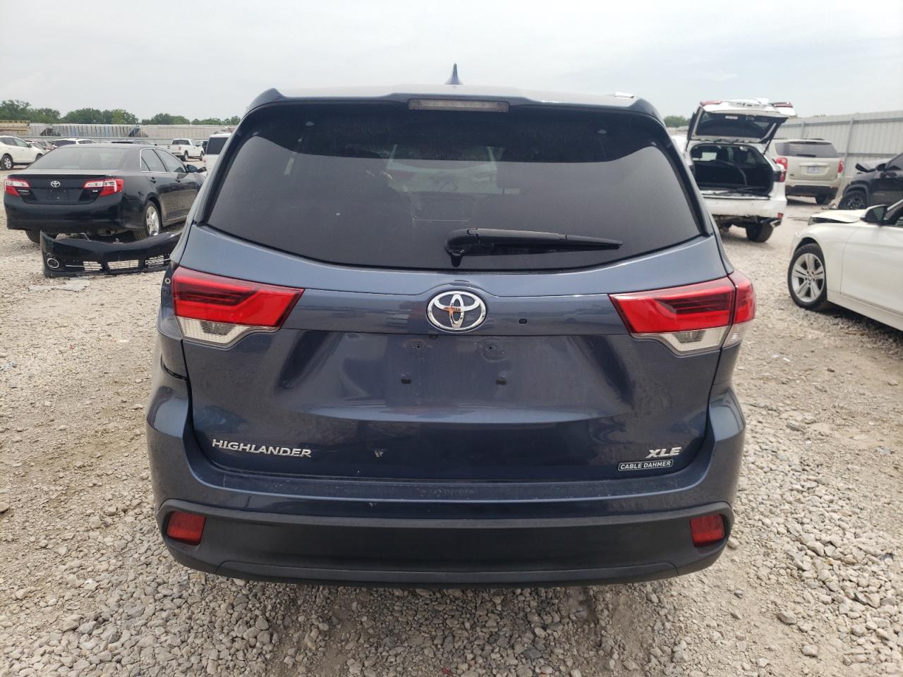 5TDKZRFH5KS314551 2019 Toyota Highlander Se