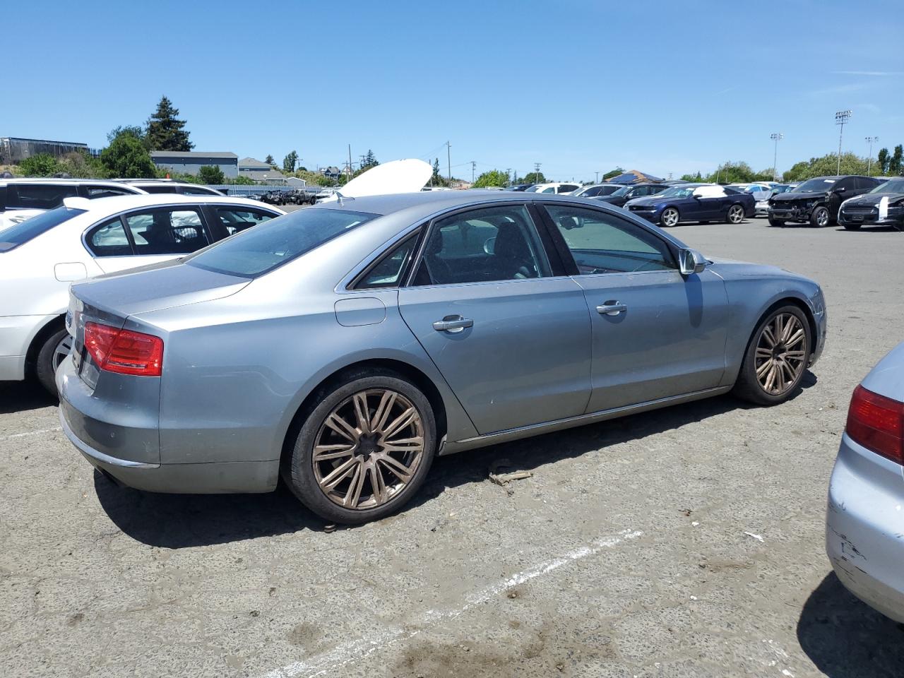 2014 Audi A8 Quattro vin: WAUAGAFDXEN003009