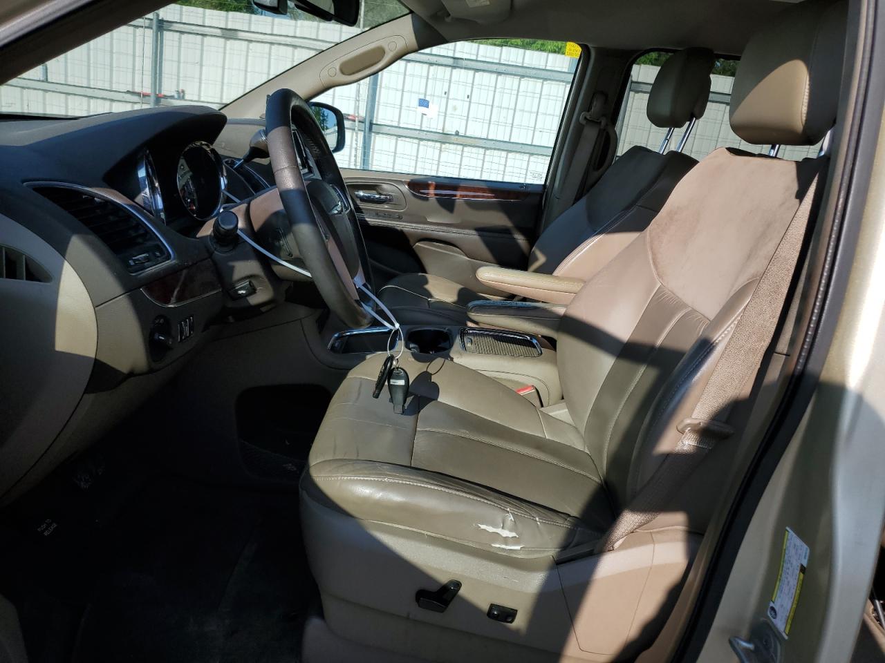 2A4RR6DG7BR630723 2011 Chrysler Town & Country Limited