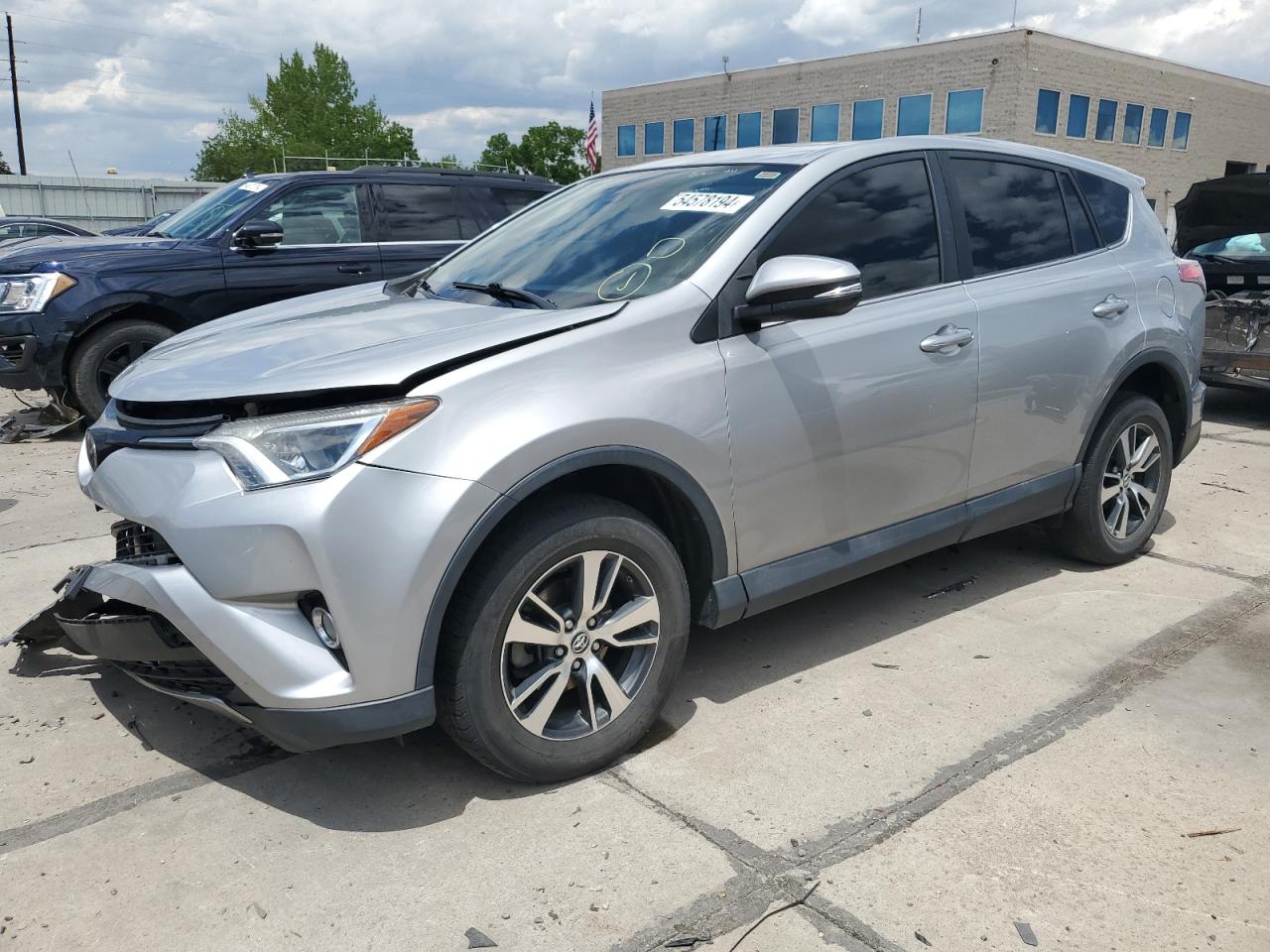 2T3RFREV2JW793135 2018 Toyota Rav4 Adventure