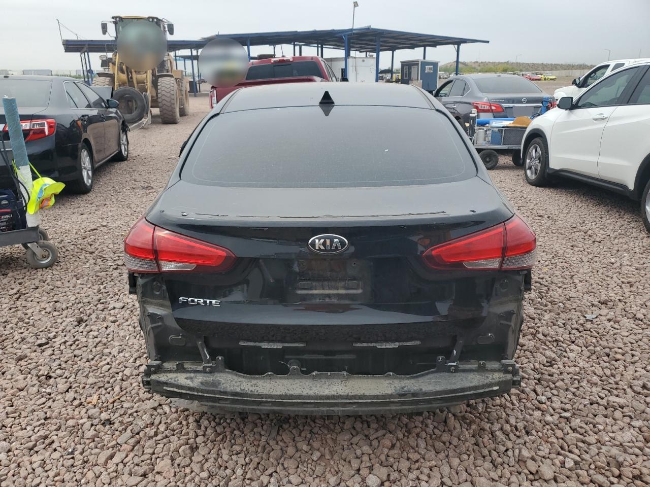 3KPFL4A7XJE227872 2018 Kia Forte Lx