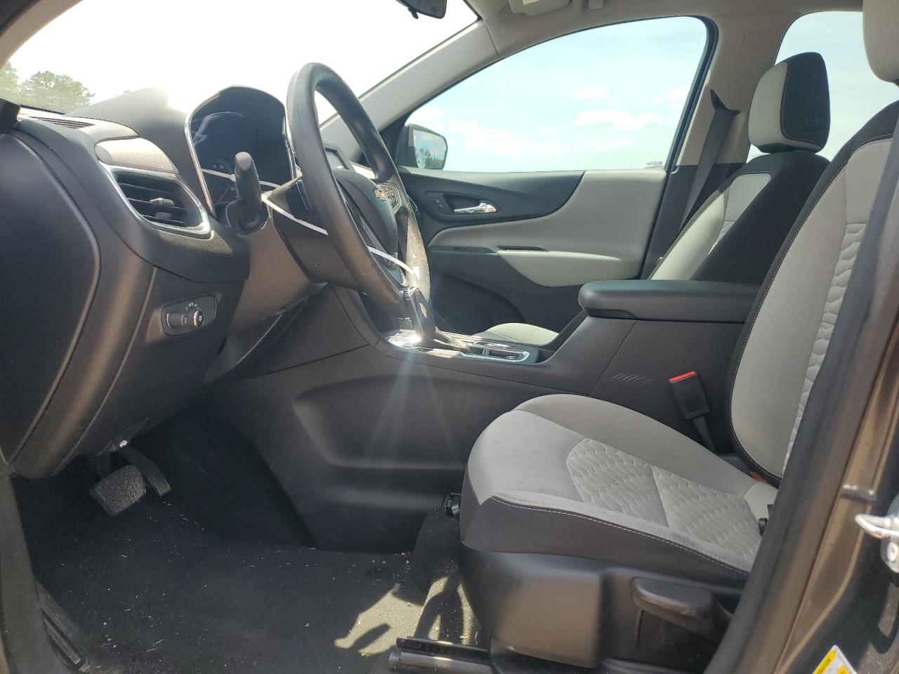 2GNAXHEV0J6158440 2018 Chevrolet Equinox Ls