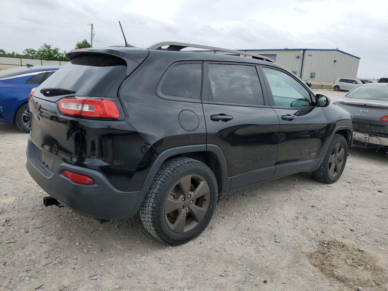 1C4PJMCB1HW531197 2017 Jeep Cherokee Latitude