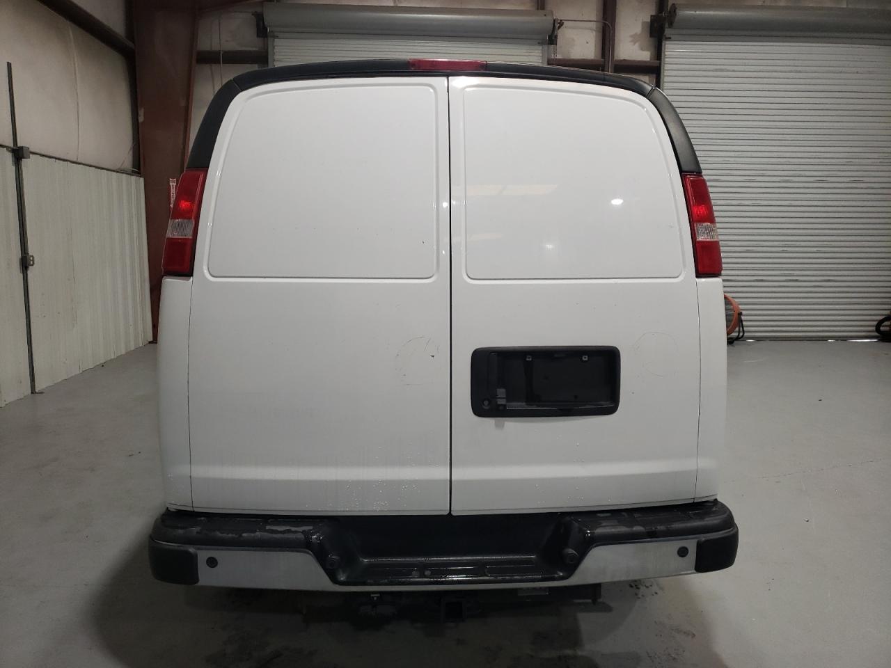 1GCWGAFG4K1200618 2019 Chevrolet Express G2500