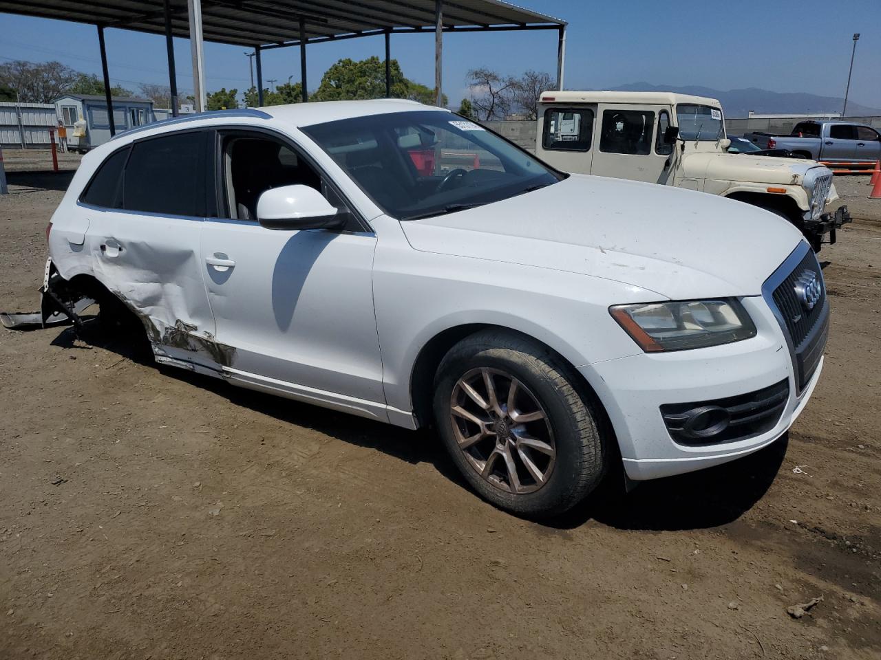 WA1CFAFPXBA066701 2011 Audi Q5 Premium