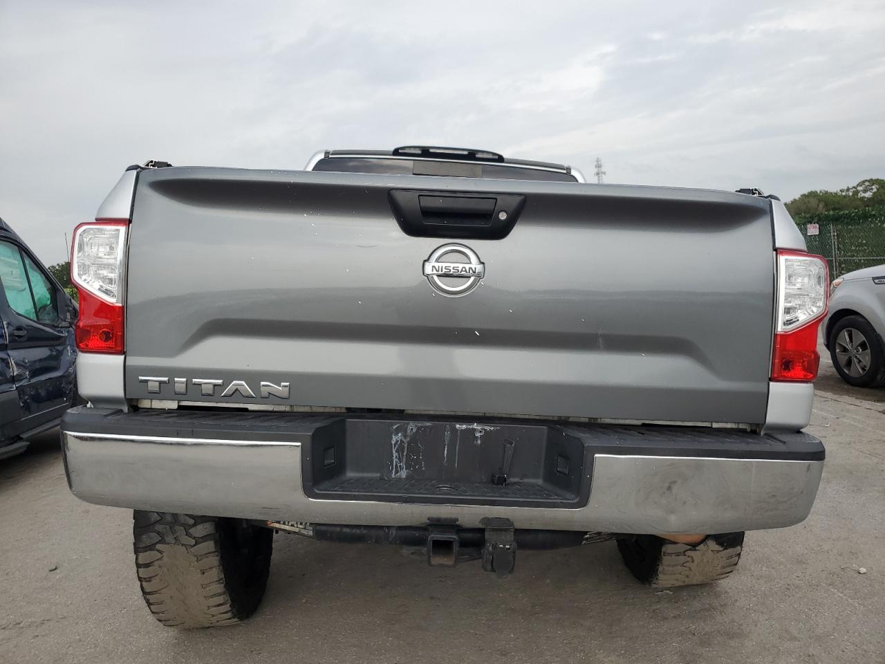 1N6AA1EK7HN550762 2017 Nissan Titan S