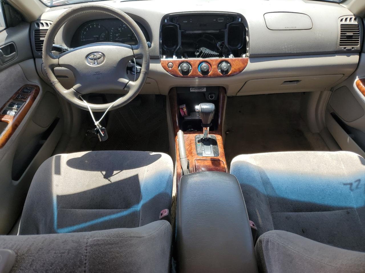 JTDBE32K240286868 2004 Toyota Camry Le