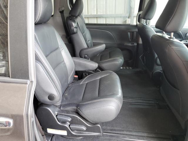 2017 TOYOTA SIENNA SE 5TDXZ3DC0HS833932