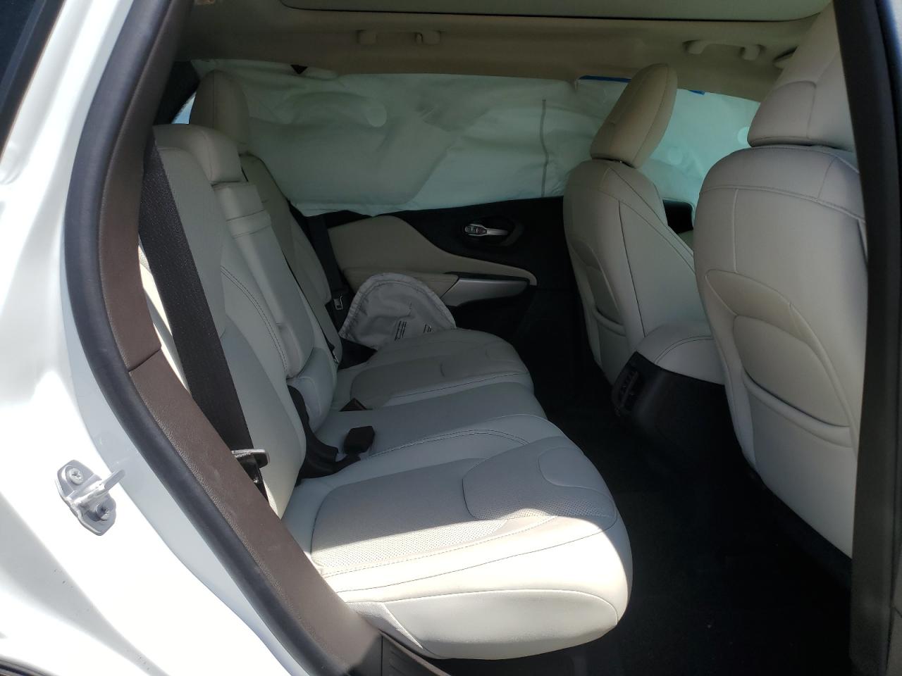 1C4PJLJS6HW613584 2017 Jeep Cherokee Overland