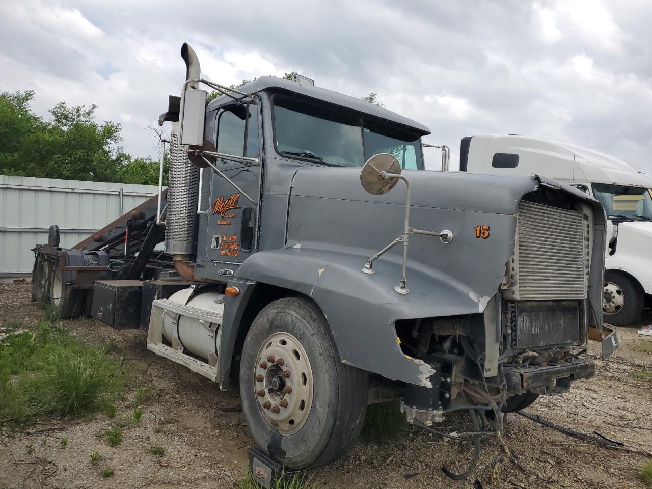 Lot #2558292038 2001 FREIGHTLINER CONVENTION