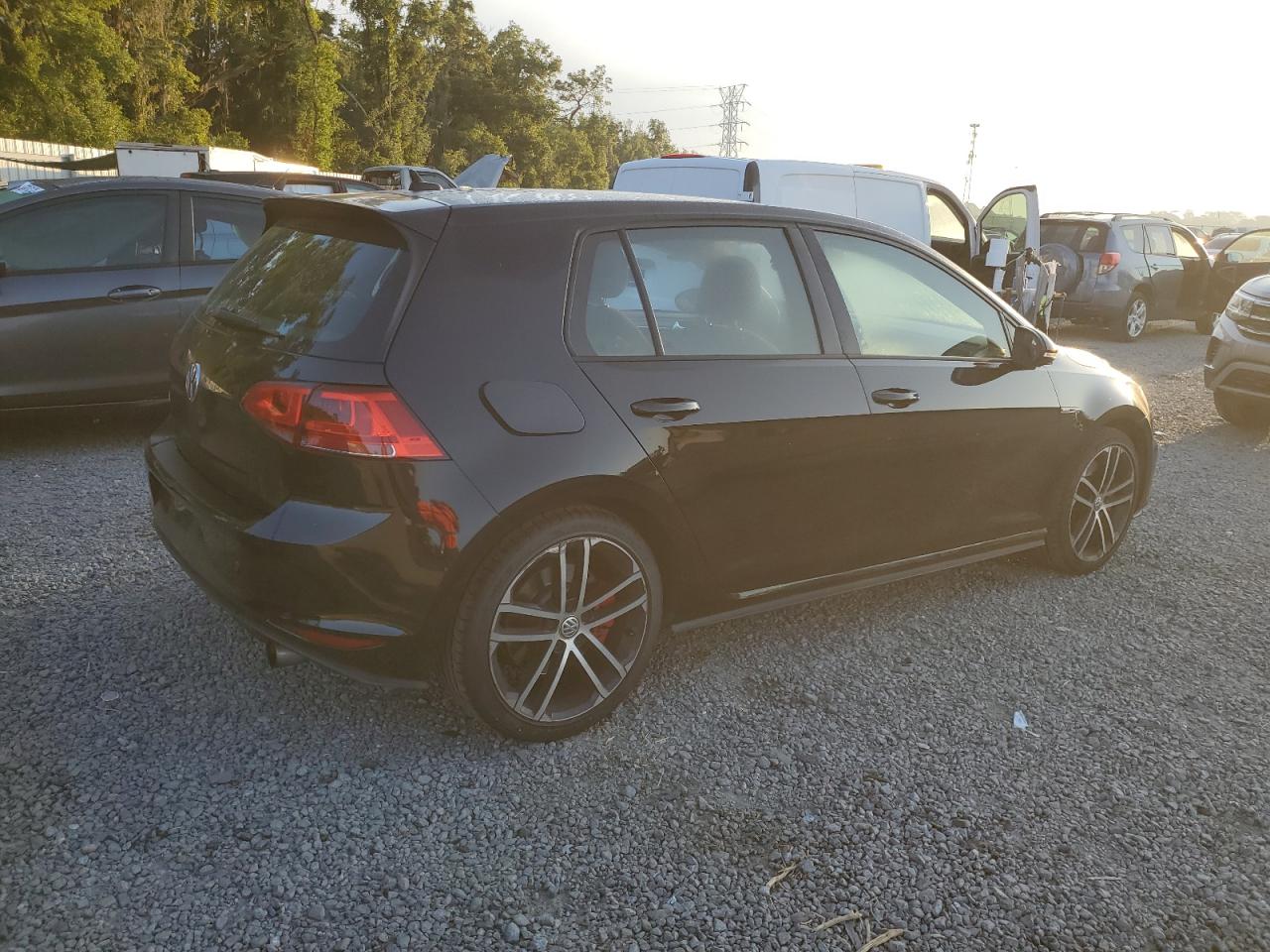 3VW447AU7HM058855 2017 Volkswagen Gti S/Se