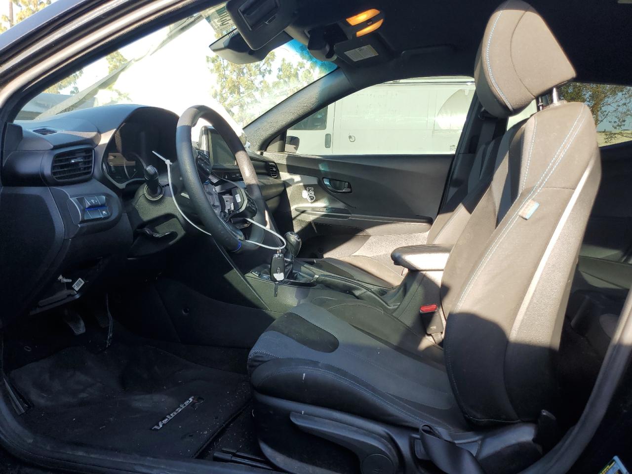 KMHTG6AF2KU009949 2019 Hyundai Veloster Base