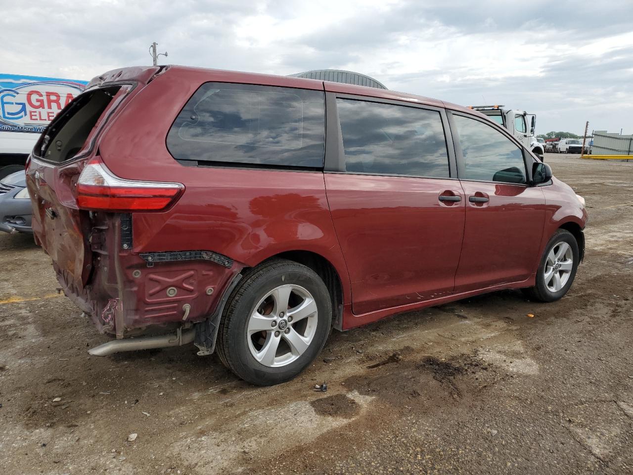 2018 Toyota Sienna L vin: 5TDZZ3DC2JS937000