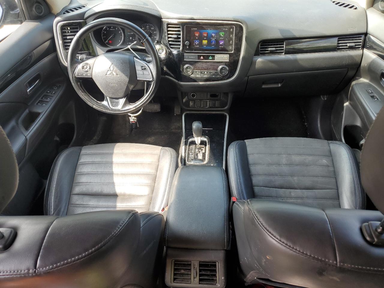 JA4AZ3A31KZ043940 2019 Mitsubishi Outlander Se