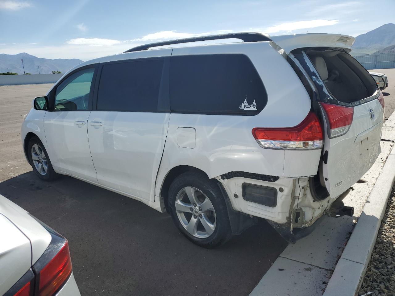 2012 Toyota Sienna Le vin: 5TDKK3DC8CS221422