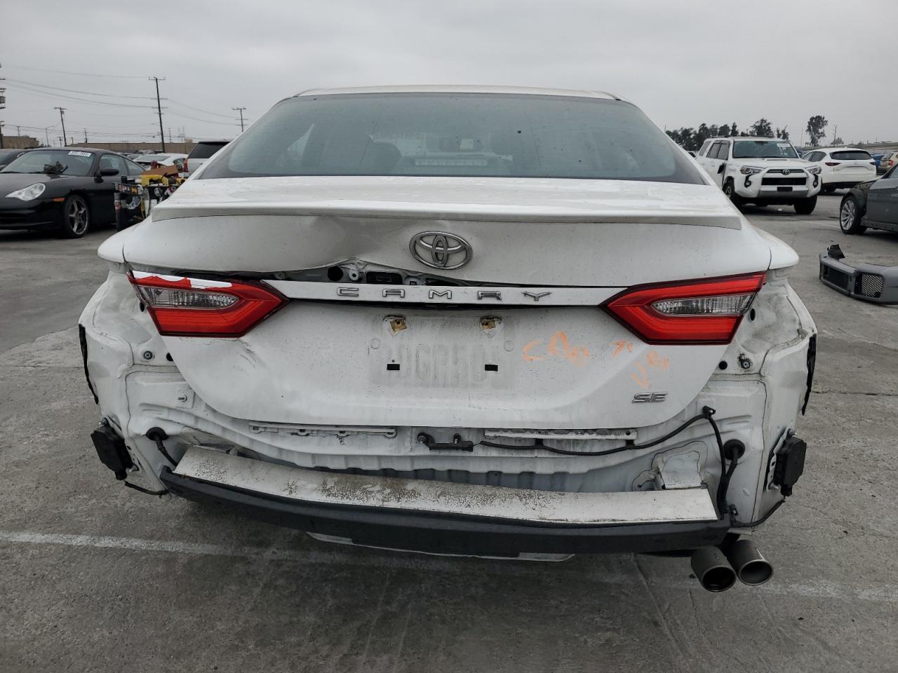 4T1B11HK6JU087328 2018 Toyota Camry L