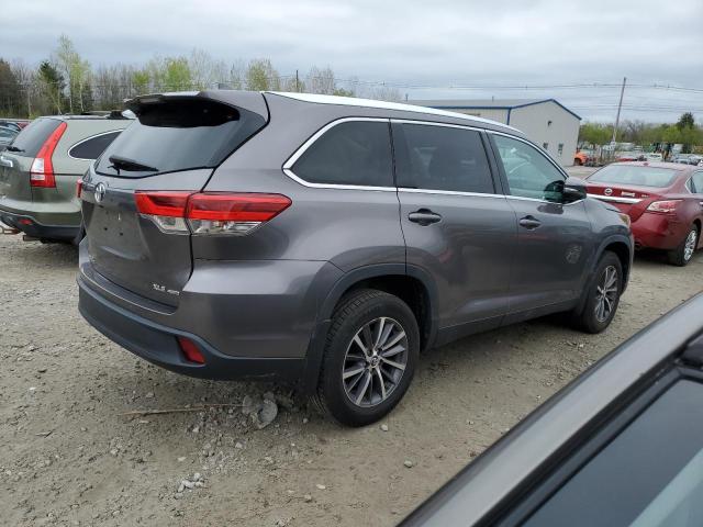 VIN 5TDJZRFH7KS701713 2019 Toyota Highlander, SE no.3