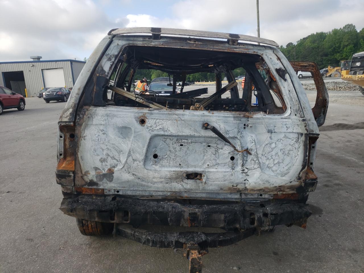 JN8AR05Y4WW262977 1998 Nissan Pathfinder Le