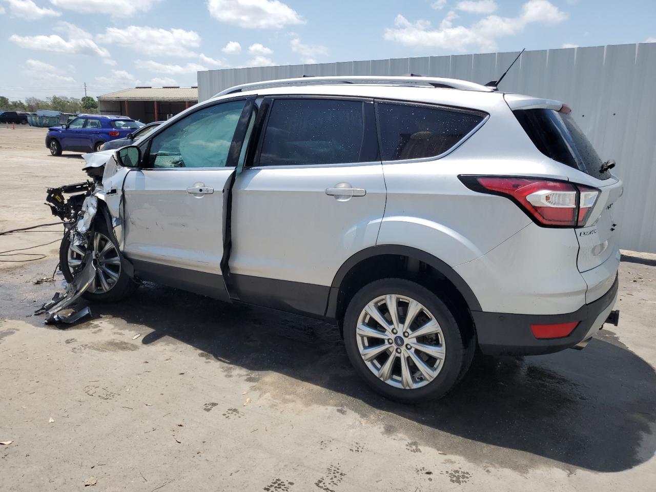 1FMCU9J96JUC45247 2018 Ford Escape Titanium