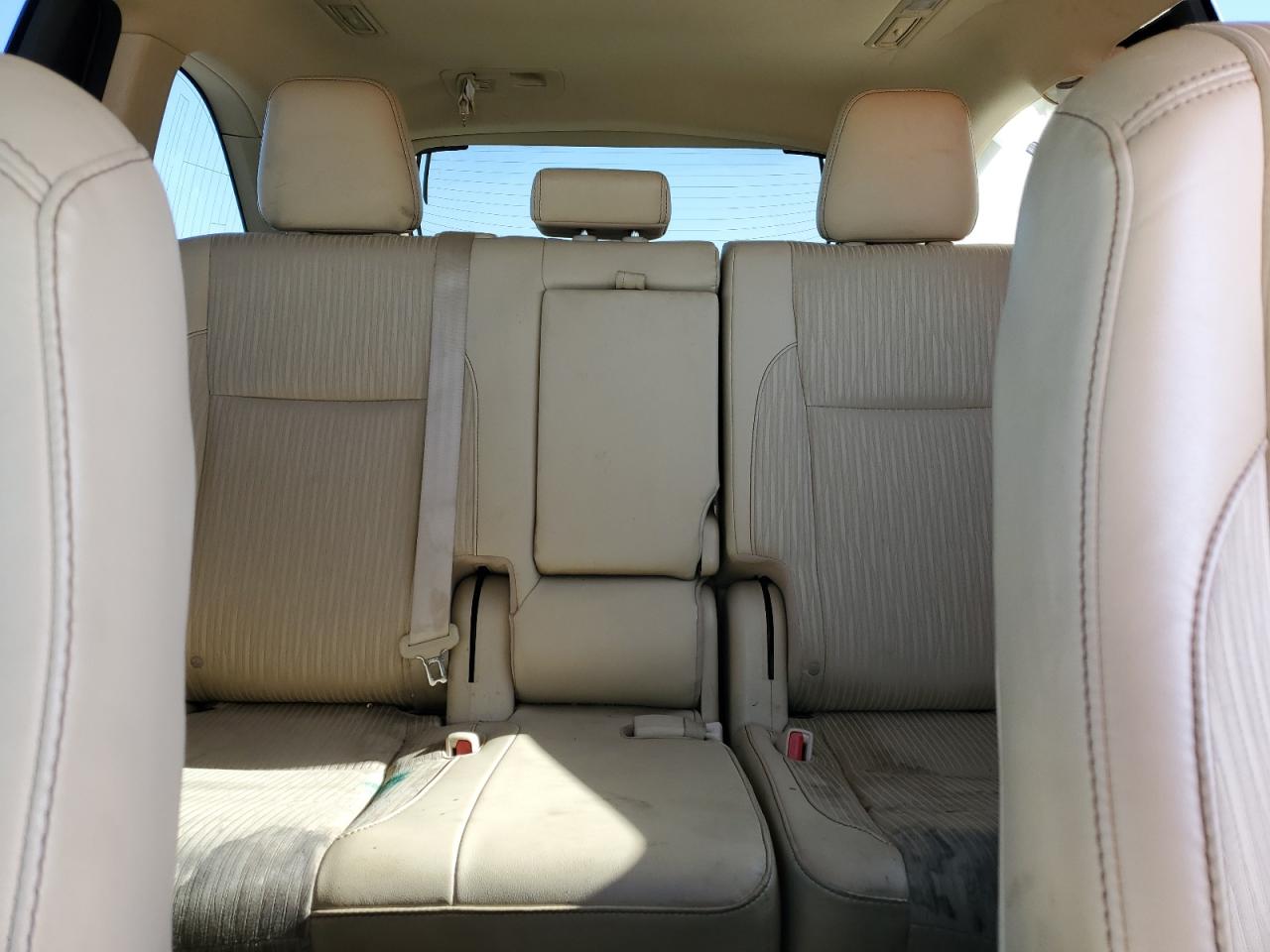 5TDZKRFH4GS185552 2016 Toyota Highlander Le