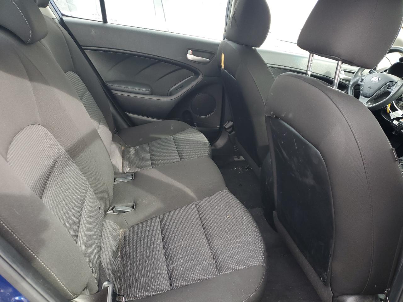 3KPFK4A7XHE156556 2017 Kia Forte Lx