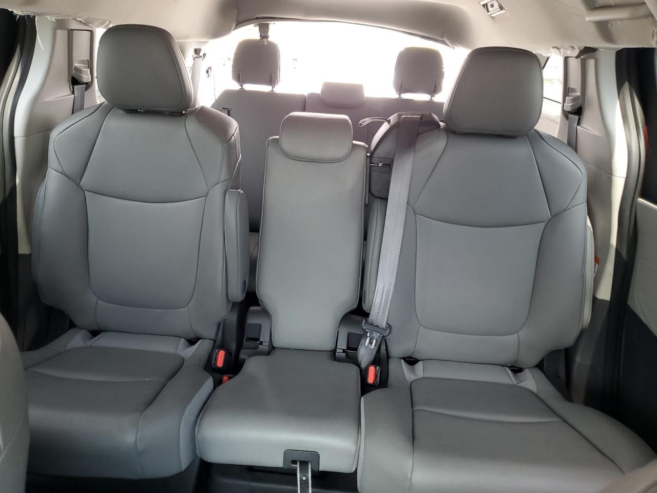 5TDYRKEC3NS132875 2022 Toyota Sienna Xle