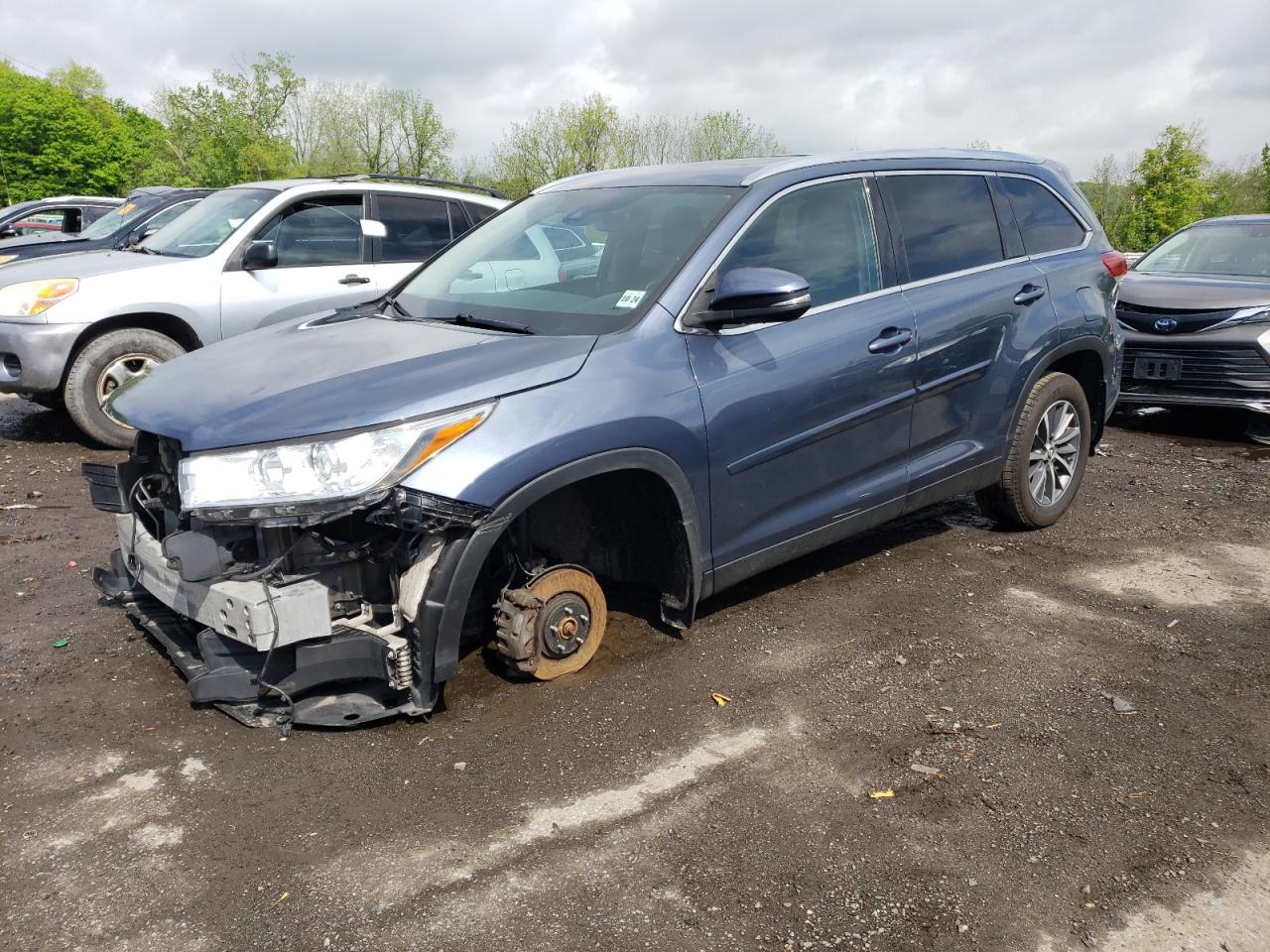 5TDJZRFH6KS965800 2019 Toyota Highlander Se