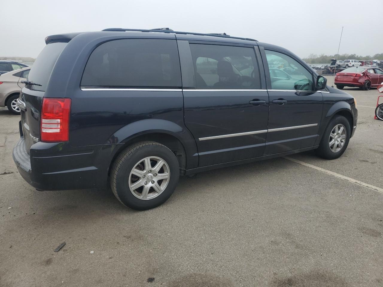 Lot #2888310773 2010 CHRYSLER TOWN & CTY