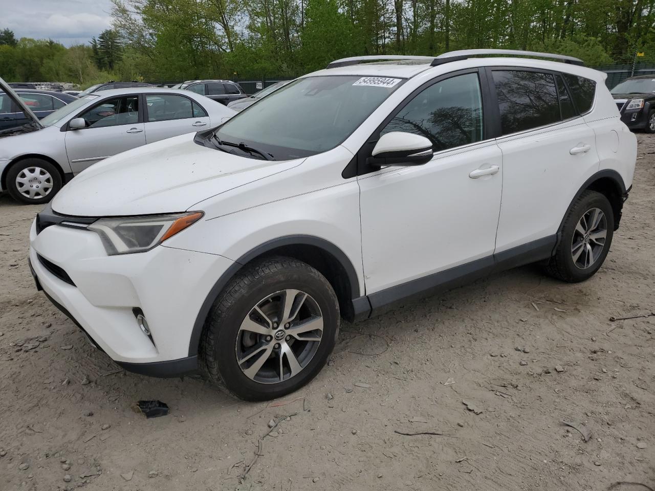 2T3RFREVXHW561702 2017 Toyota Rav4 Xle