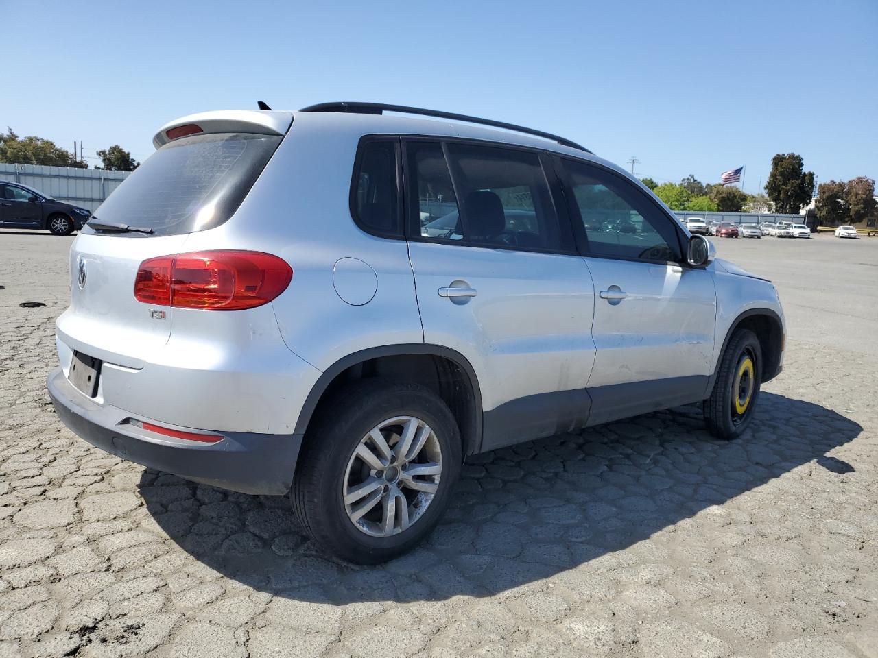 2017 Volkswagen Tiguan S vin: WVGAV7AX1HK027391