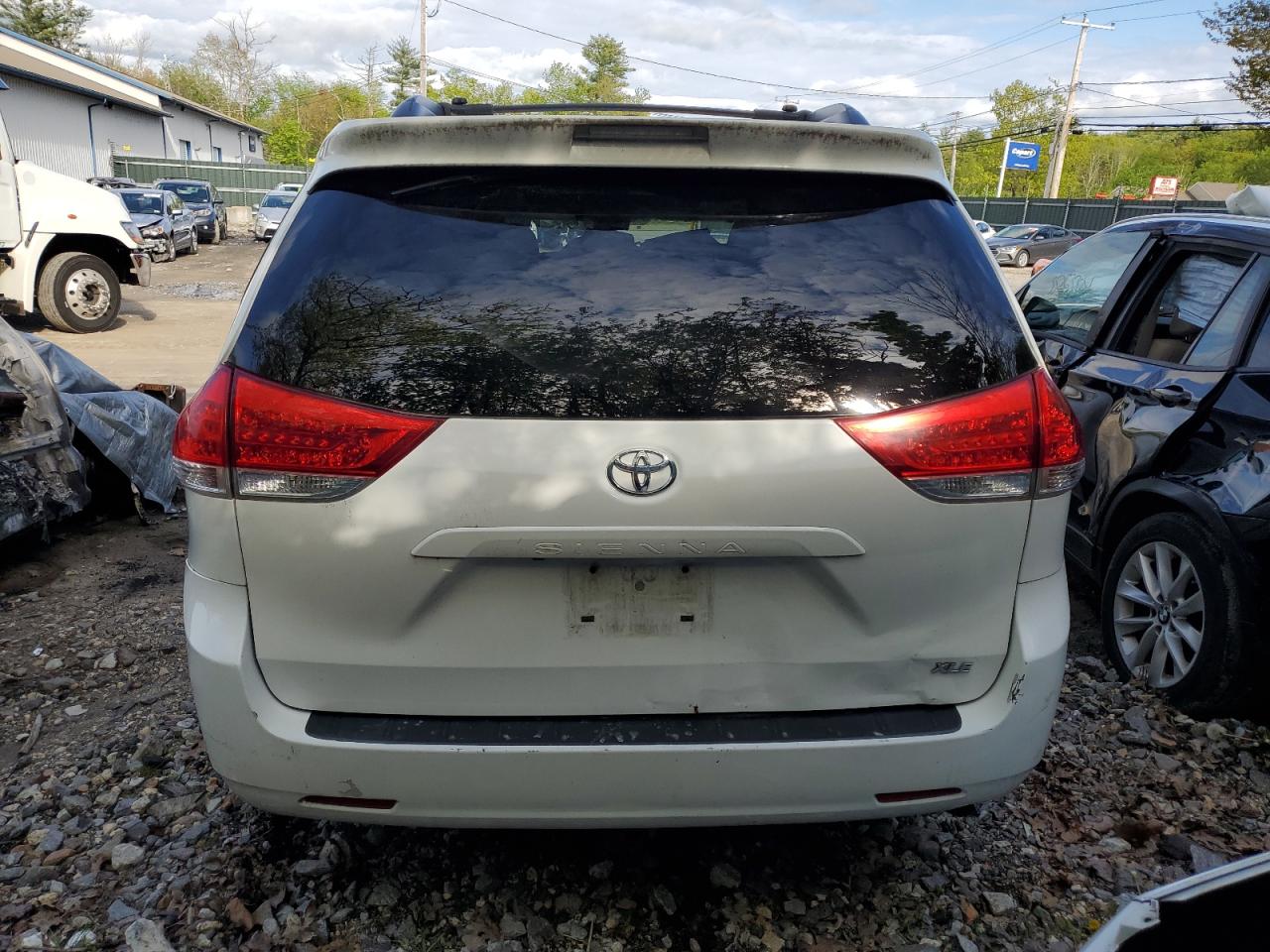 5TDYK3DC4CS227826 2012 Toyota Sienna Xle