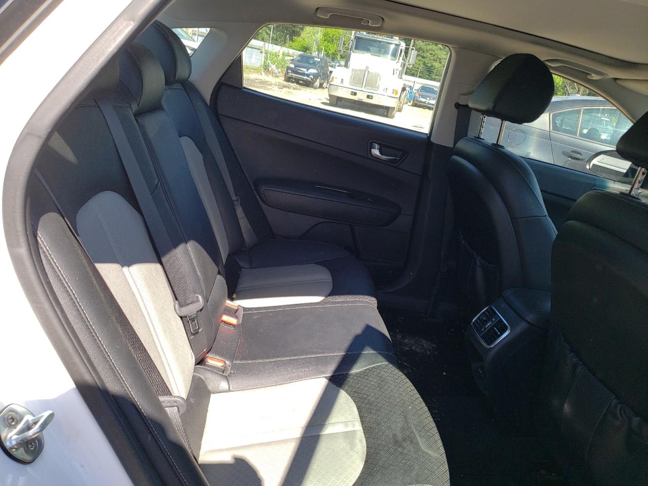 5XXGU4L16KG320469 2019 Kia Optima Ex