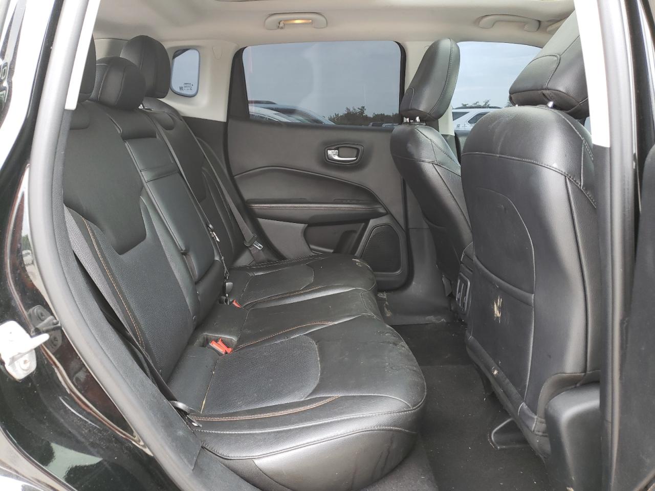 3C4NJDCB1JT199992 2018 Jeep Compass Limited