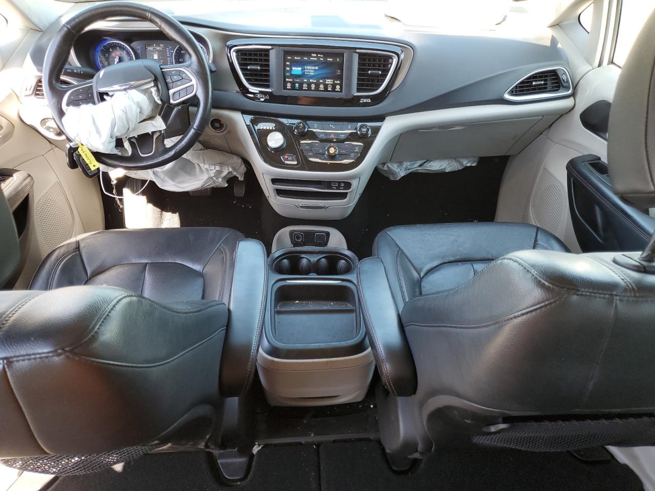 2C4RC1BG9LR271972 2020 Chrysler Pacifica Touring L