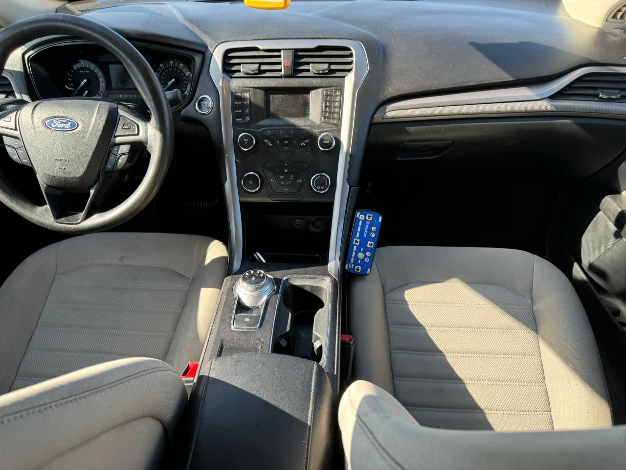 2019 Ford Fusion S vin: 3FA6P0G70KR160073