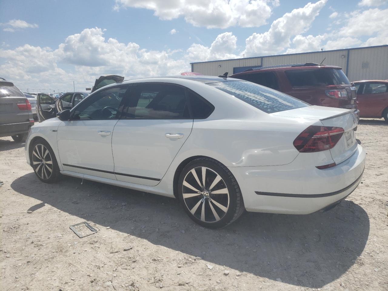 1VWJM7A39JC051536 2018 Volkswagen Passat Gt