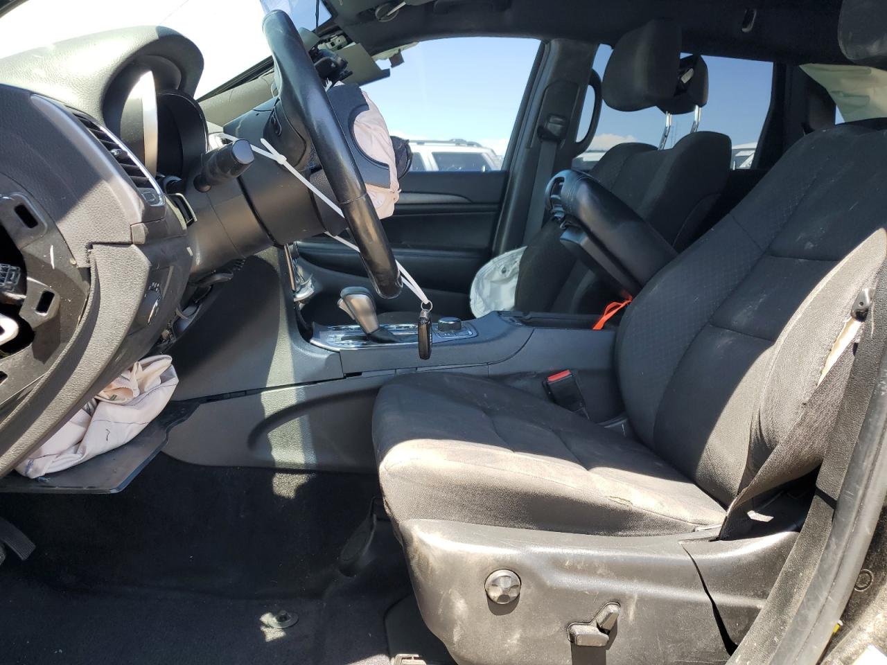 1C4RJFAGXJC475996 2018 Jeep Grand Cherokee Laredo