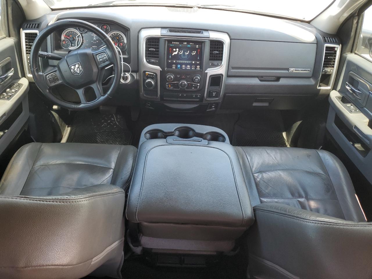 1C6RR6TT2JS119168 2018 Ram 1500 Slt