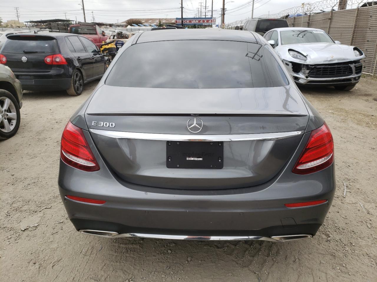 2017 Mercedes-Benz E 300 vin: WDDZF4JB6HA163616