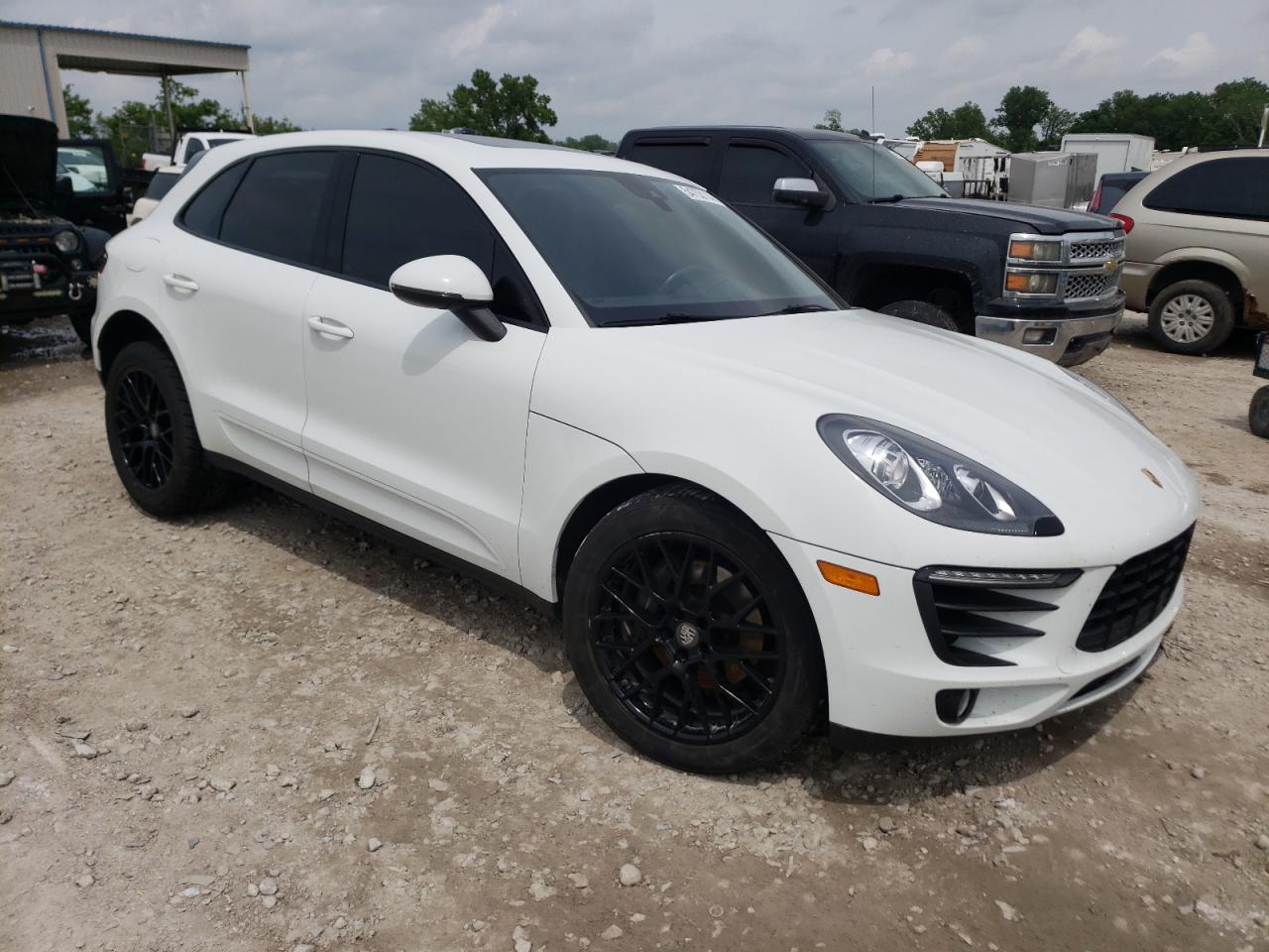 WP1AA2A5XHLB80569 2017 Porsche Macan