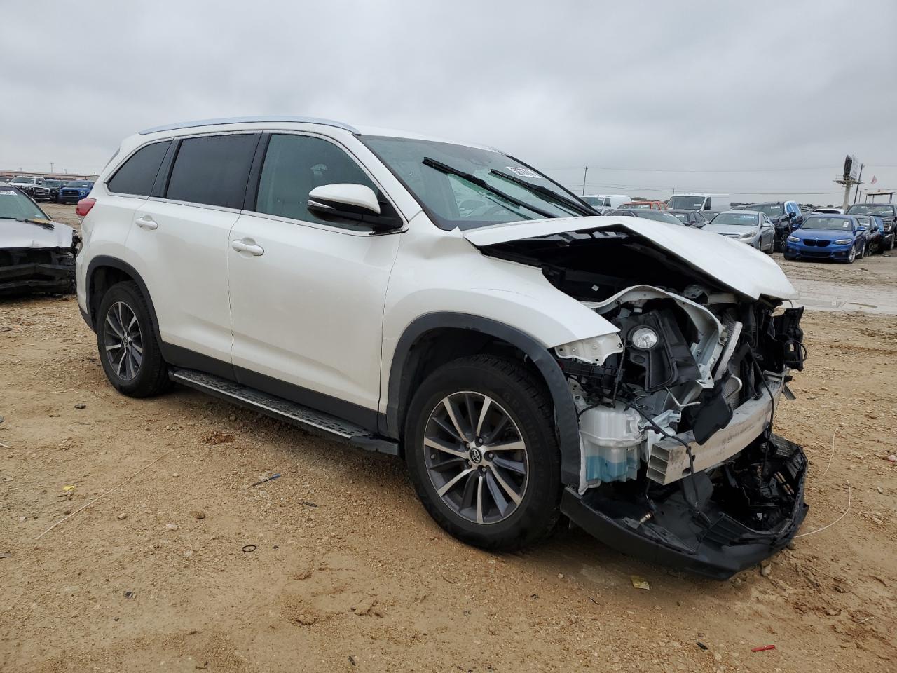 5TDKZRFHXKS339090 2019 Toyota Highlander Se