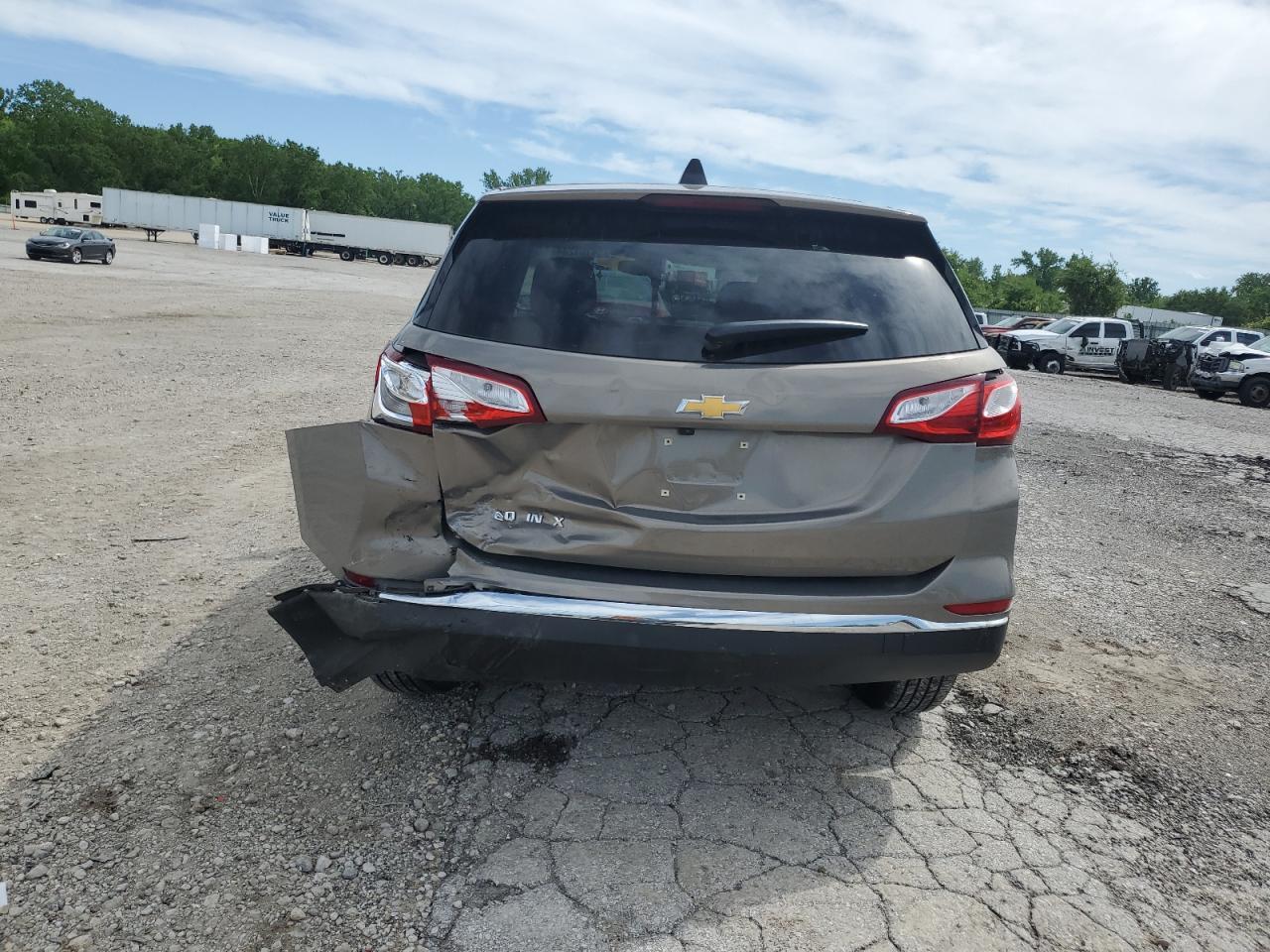 3GNAXJEV0JS626319 2018 Chevrolet Equinox Lt