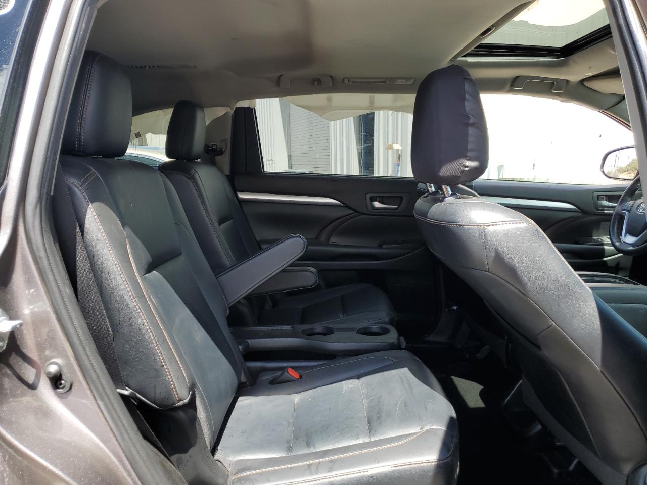 5TDKZRFH4KS560166 2019 Toyota Highlander Se