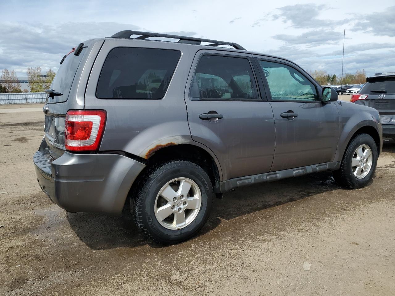 1FMCU0D73BKA17421 2011 Ford Escape Xlt